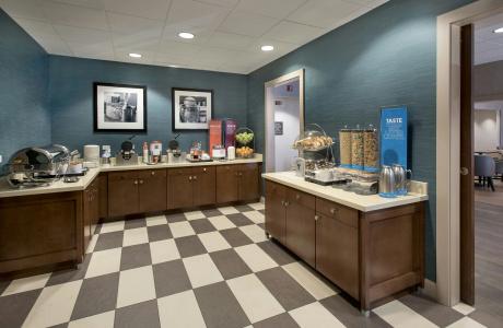 Hampton Inn Boston Logan Airport - 29