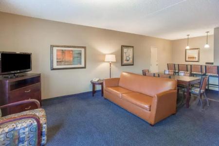 Days by Wyndham Near Phoenix - 44