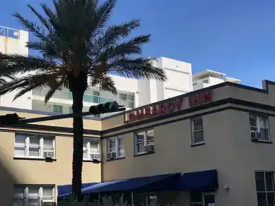 Lombardy Inn - 0