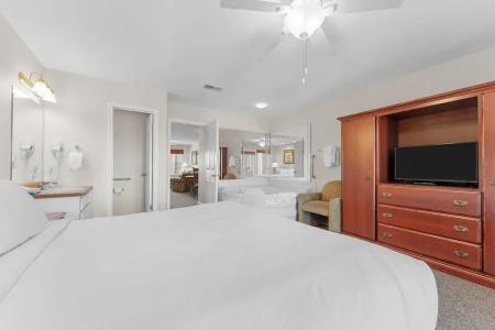 Grand Crowne by Capital Vacations - 69