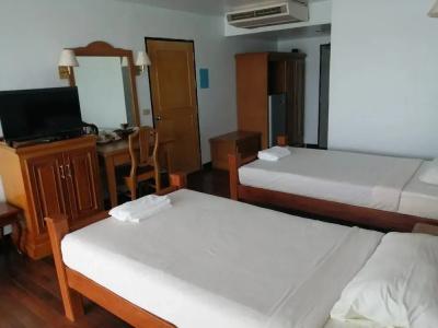 Jansom Beach Resort - 5