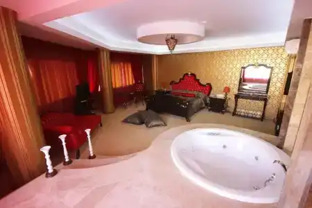 Grand Corner Boutique - 56