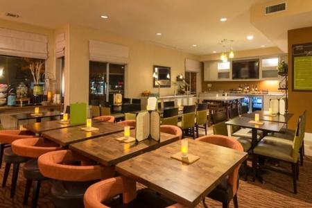Hilton Garden Inn - 19