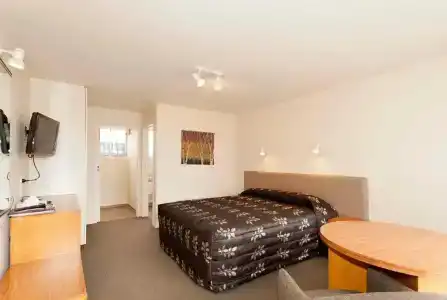 Colonial Inn - 60