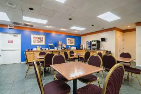 Rodeway Inn & Suites Southeast - 15