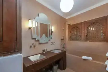 Riad Le j - 9