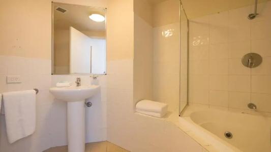 Broadbeach Savannah - 203