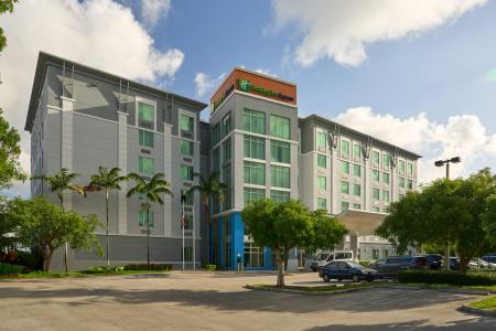 Cambria Miami Airport - Blue Lagoon - 0