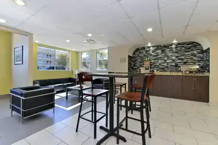 Microtel Inn & Suites by Wyndham Ft. Worth North/At Fossil - 19
