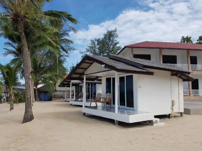 Mac's Bay Resort - 57