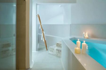 Cosmopolitan Suites - Small Luxurys of the World - 15