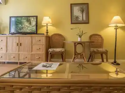 Tropical Studios At Marine Surf Waikiki - Free Parking - Best Location - Full Kitchen - Swimming Pool - 59