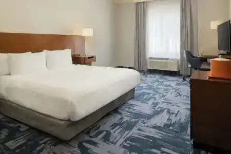 Fairfield Inn & Suites by Marriott - 42