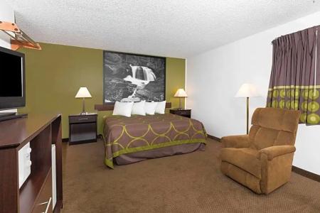 Super 8 by Wyndham/Brooks Street - 16