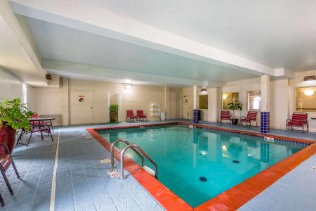 Quality Inn & Suites Chesterfield Village - 10