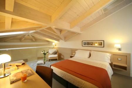 Le Rose Suite - 226