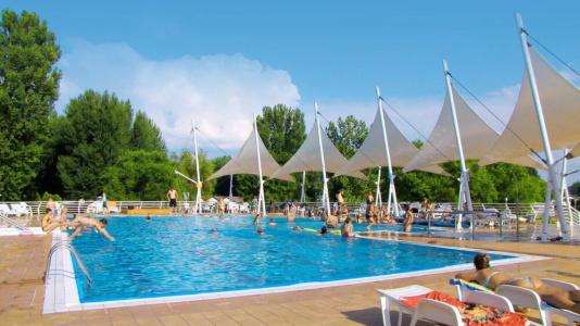 Happy Camp mobile homes in BalatonTourist Füred Camping & Bungalows - 2