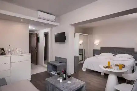 Bio Suites - 131