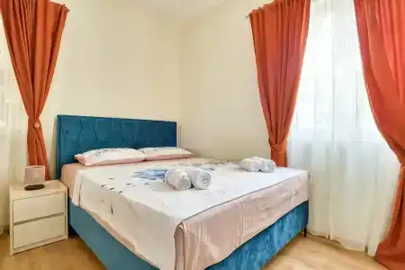 Elena - 128