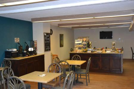 EverSpring Inn & Suites - 24
