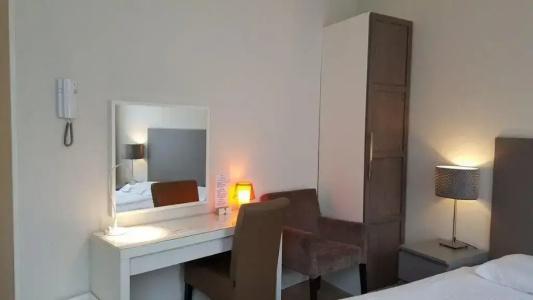Corner House - 5