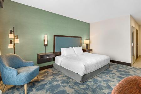 Hampton Inn & Suites - 43
