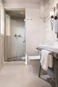 Neikos Mediterraneo Luxury Suites - 8