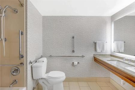 DoubleTree by Hilton City Center - 60