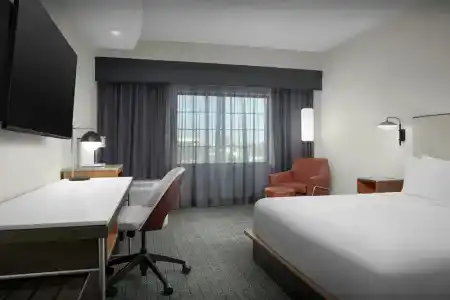 Courtyard by Marriott Downtown - 25