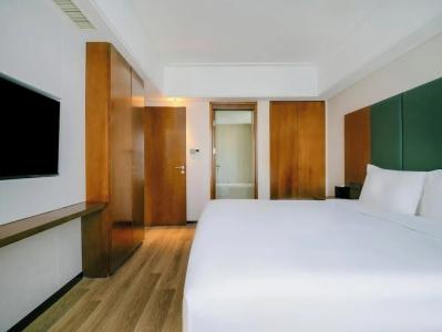 Holiday Inn Qingdao City Center, An Ihg - 70