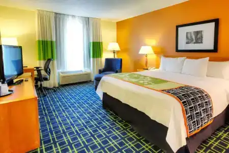 Fairfield Inn & Suites - 24