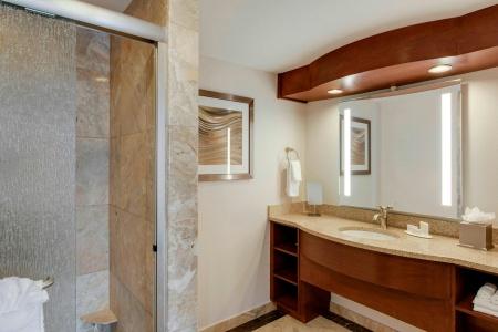Courtyard by Marriott Boston Logan Airport - 8