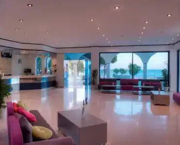 Larisa Boutique - 1