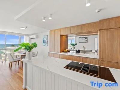 Burleigh Beach Tower - 187