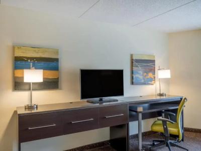 Holiday Inn Coliseum, An Ihg - 45