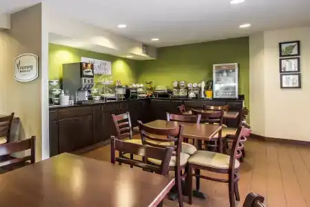 Quality Inn - 29