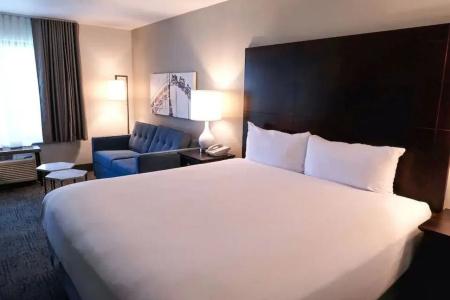 Oxford Suites Portland - Jantzen Beach - 5