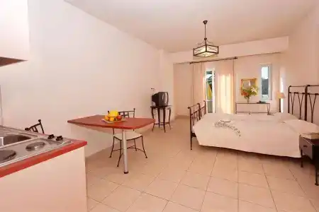 Lambrinos Suites - 1