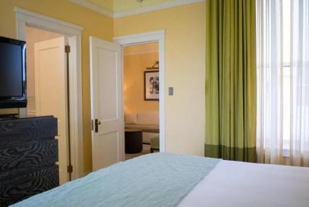 DeLuxe, a Provenance Hotel - 39