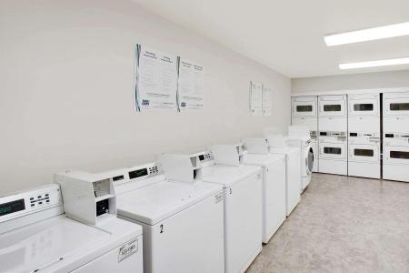 WoodSpring Suites - 7