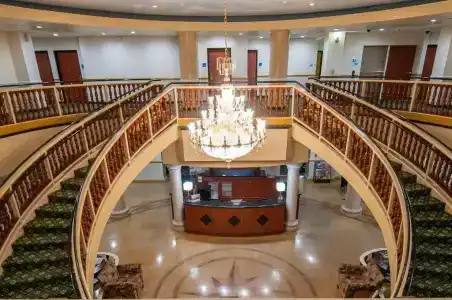 Holiday Inn Express & Suites Central - 6