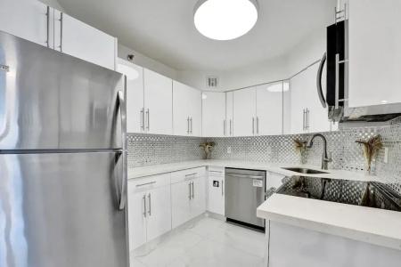 The Alexander All Suites - 421
