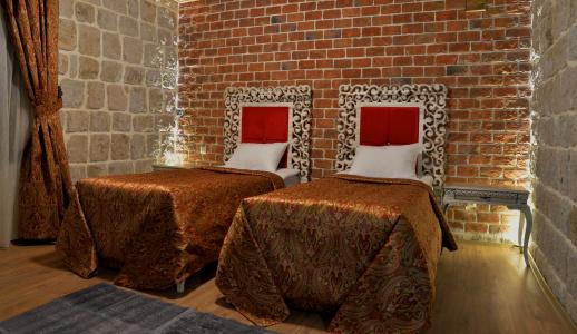 Elevres Stone House - 5
