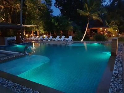 Lanta Pearl Beach Resort - 25