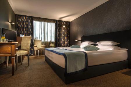 Rosslyn Thracia Sofia - 37