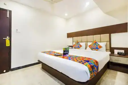FabCrown Suites - 14