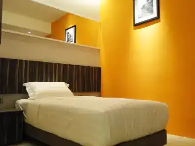 Orange Premier Taman Segar - 4