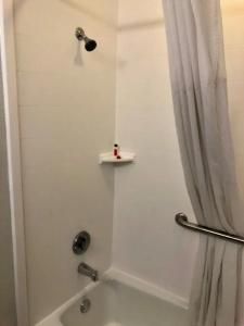 Days Inn & Suites by Wyndham - 74