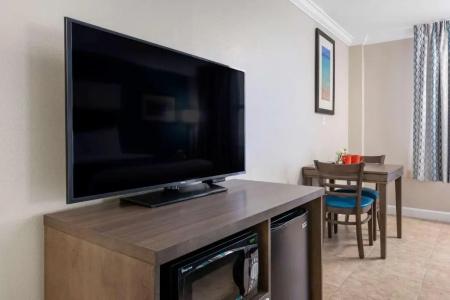 Comfort Inn & Suites Daytona Beach Oceanfront - 64
