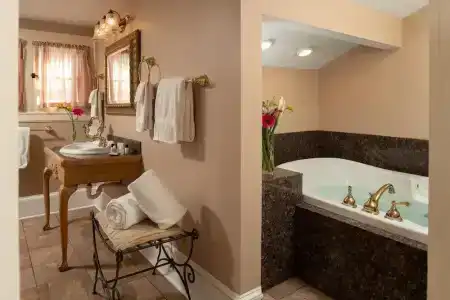 Albemarle Inn - - 70